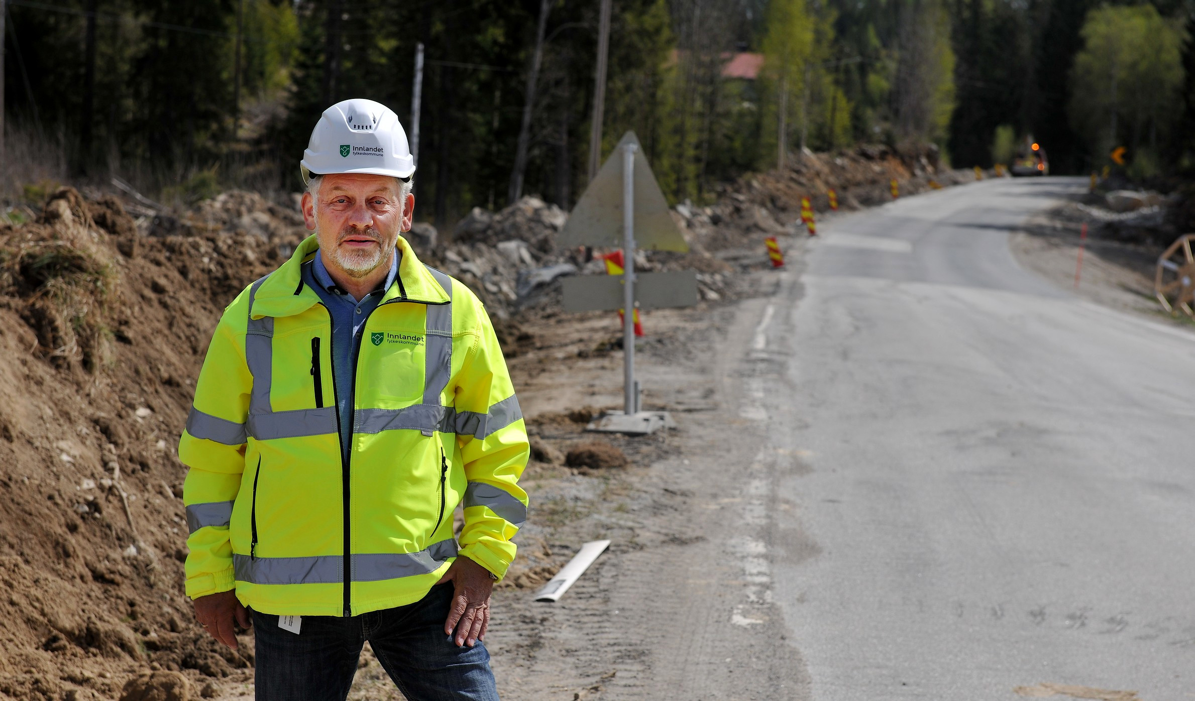 Halvveis til mål. Prosjektleder i Innlandet fylkeskommune Jan Konttorp forteller at neste sommer skal det meste være klart. Da vil Fv21 mellom Kisvika og Harstad være 7,5 meter bred og en rekke trafikksikkerhetstiltak på plass.