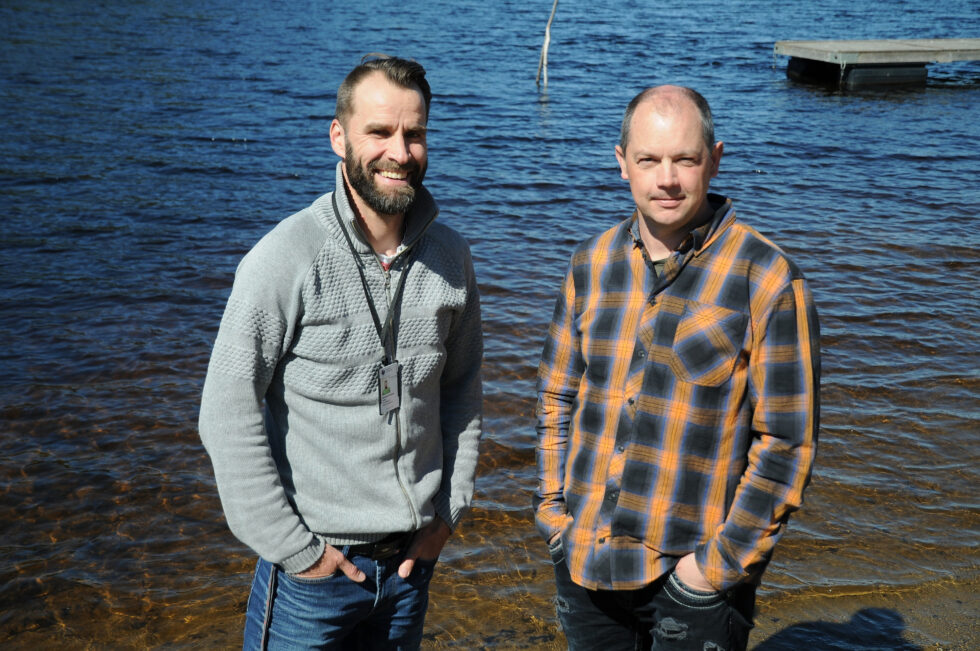 Leder for vannressursutvalget i Eidskog kommune John Wirkola Dirksen og medlem av samme utvalg, Ole Christian Hanestad, forteller at vannkvaliteten i Eidskog i store deler er god.