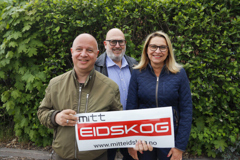 Redaktør Audun Bårdseth (f.v.), journalist Kjetil Hegge og markedskonsulent Elisabeth Sjørbotten.
