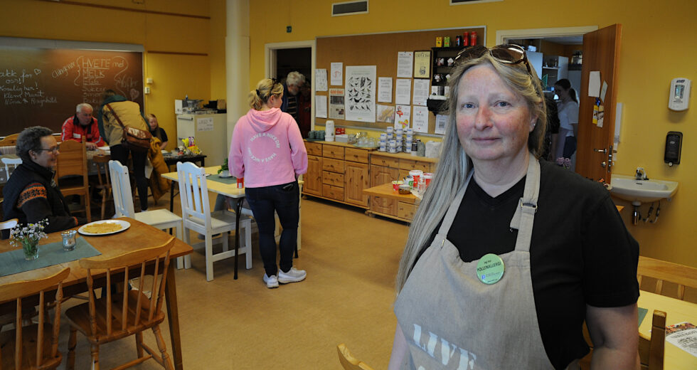 Tone Utgården i Fryd Kafe på Tollefsbøl vil gjerne ha mer aktivitet på bygda.