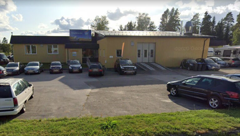 Skotterud Lakk & Karosseri blir til Universal Lakk & Karosseri.