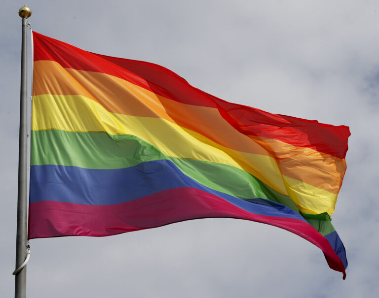 Regnbueflagget er symbolet for Pride.
