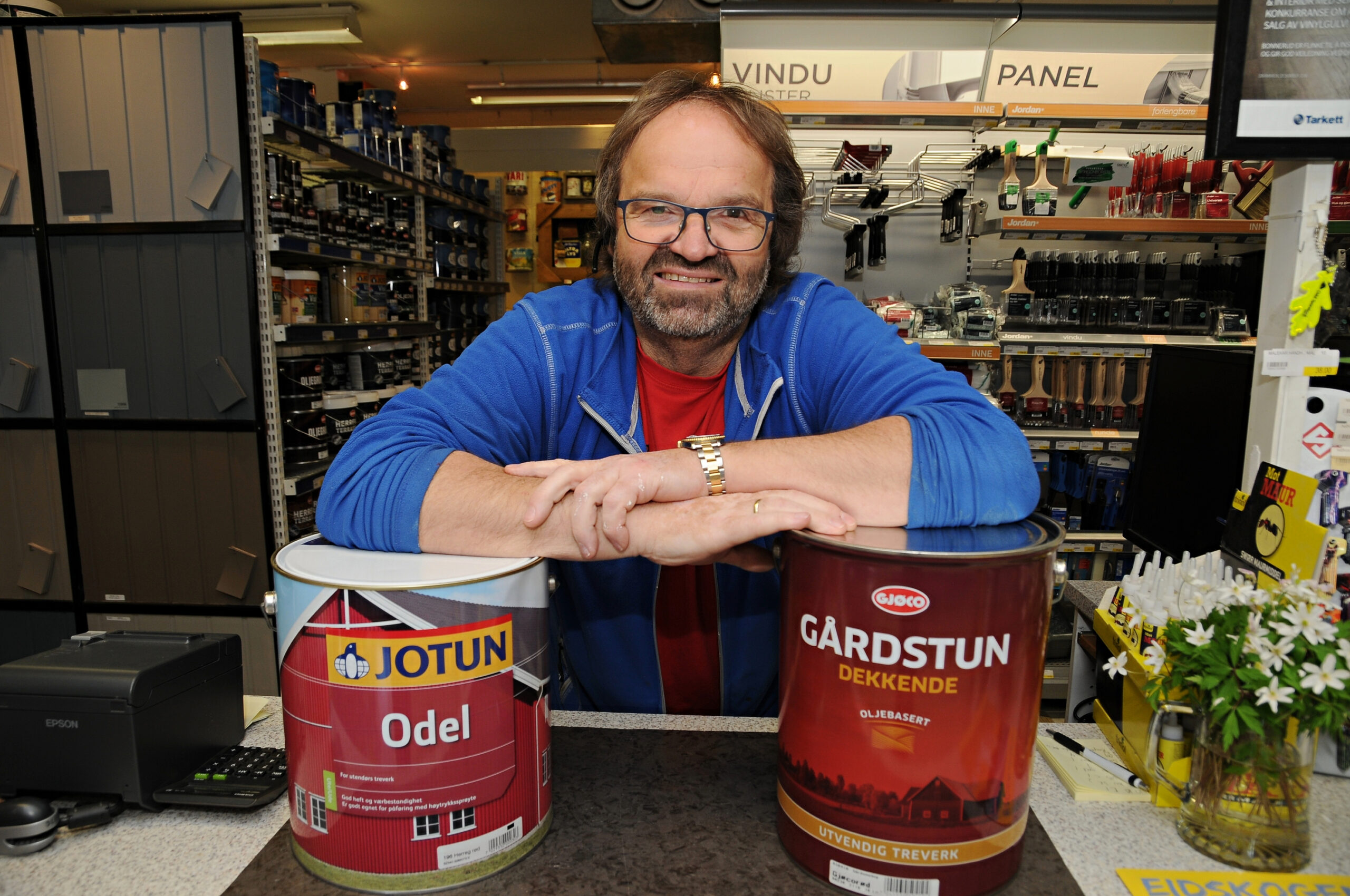 Jotuns Odel som maling forsvinner, men erstatningen er på plass forteller Svein Olaf Sæter hos Bonnerud Farge på Skotterud.