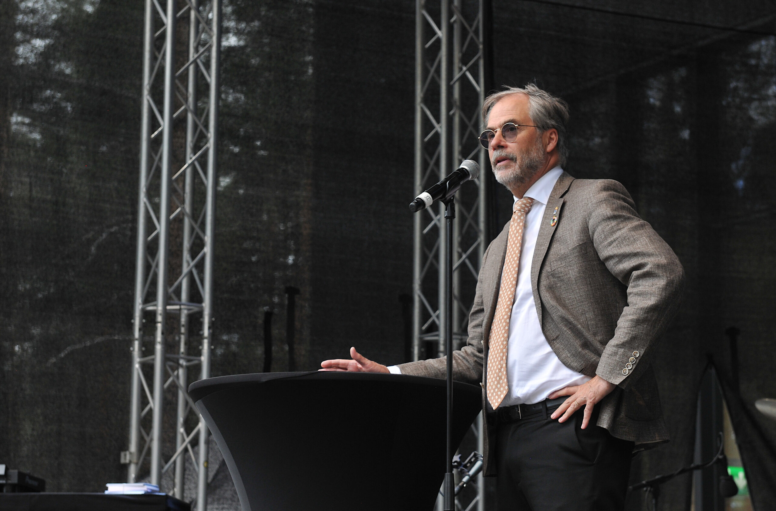 Landshøvding i Värmland Georg Andrén fortalte at mens en på FNs miljømøtet Stockholm+50 i disse dager snakker om bevaring av miljøet, ble det virkelighet med The Plus på Magnor.