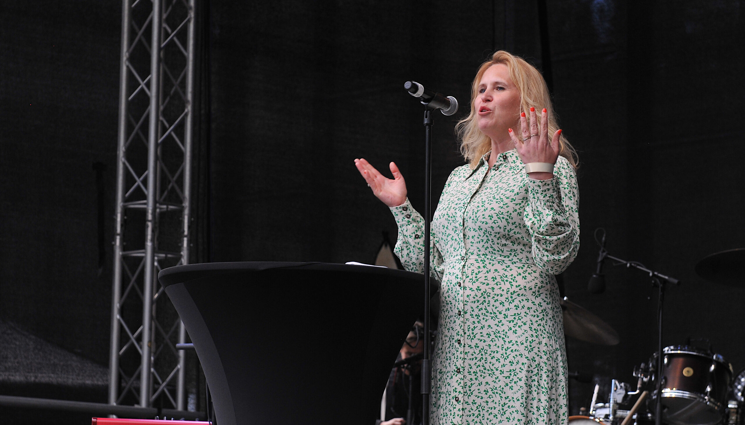 Ordfører i Eidskog kommune Kamilla Thue takket Vestre og kommunens ansatte for innsatsen for å få The Plus til Eidskog.
