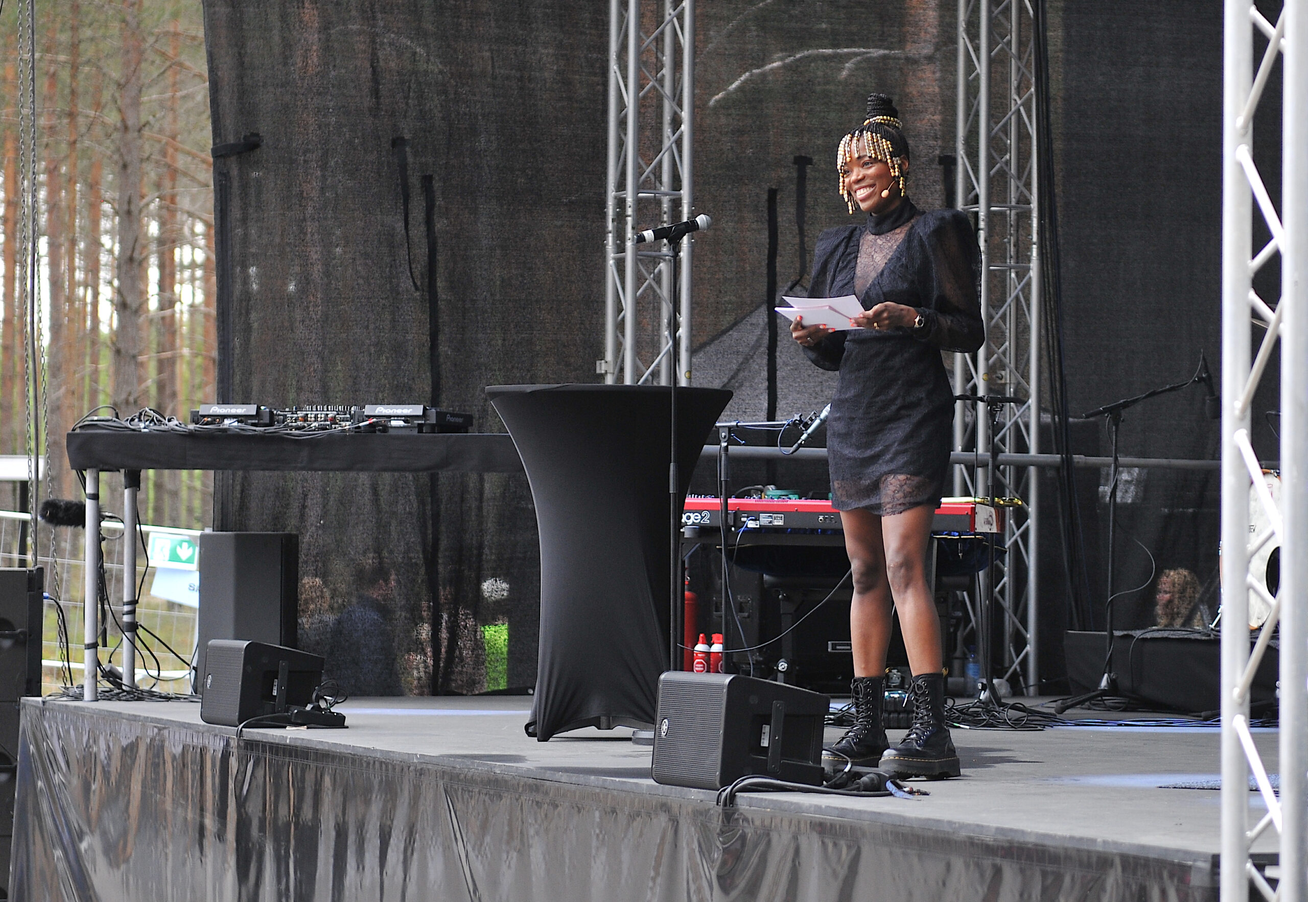 Konfransier var skuespiller og modell Tinashe Williamson.