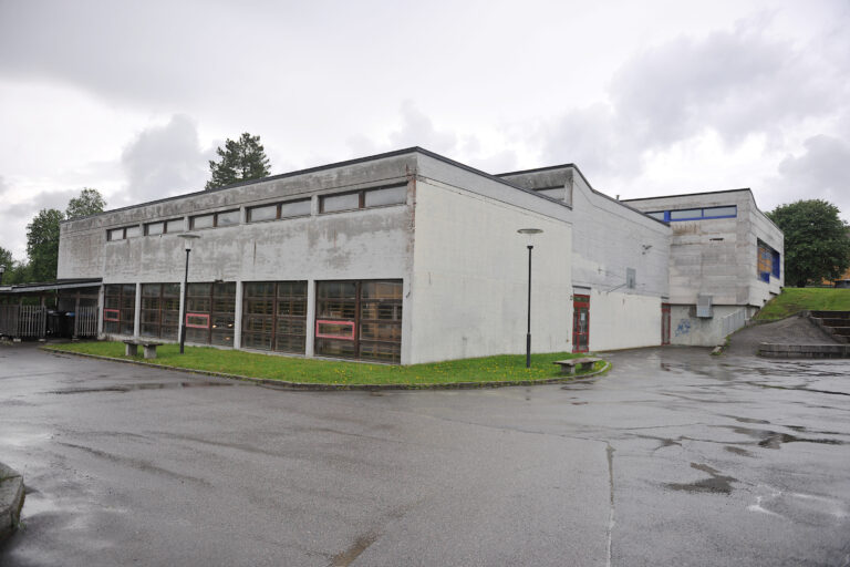 Den gamle gymsalen på Eidskog Ungdomsskole er falleferdig og stengt.