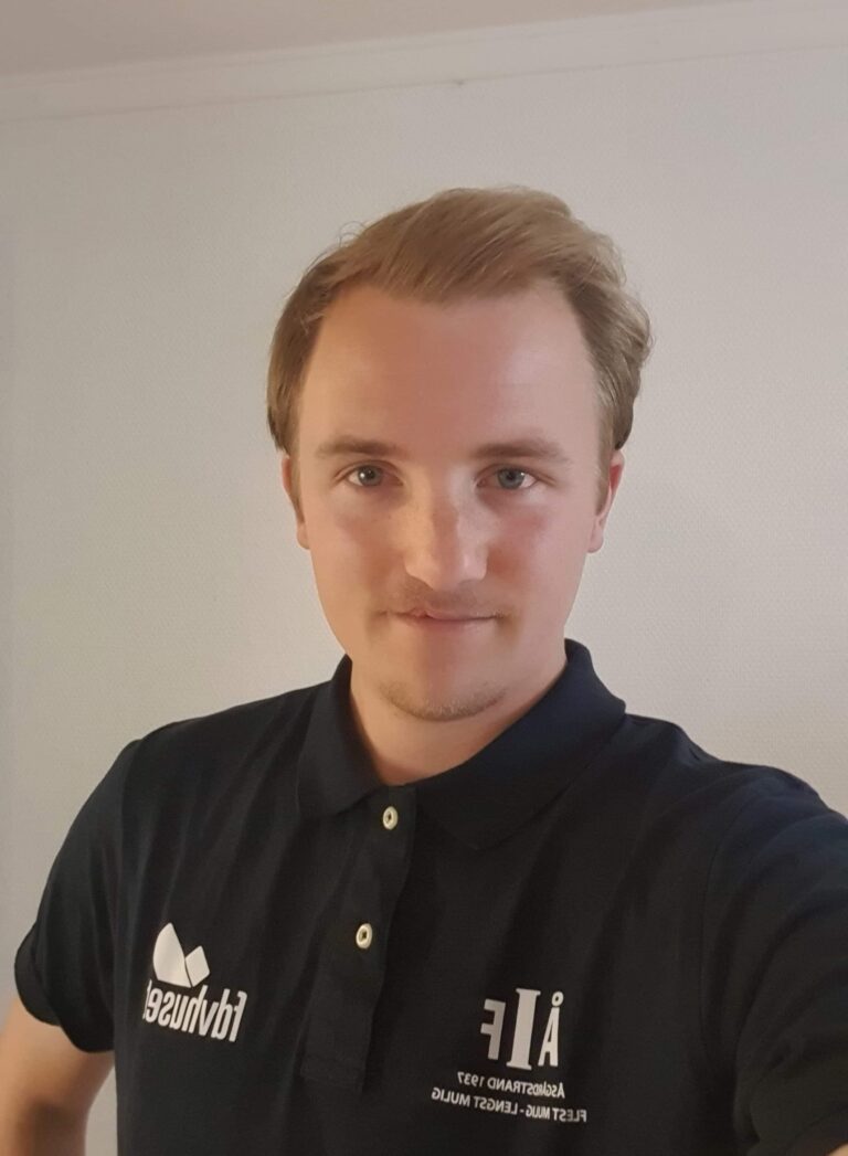 Anders Mol og Christian Sørum under OL-finalen i sandvolleyball mellom Norge og ROC i Shiokaze Park i OL i Tokyo i fjor.