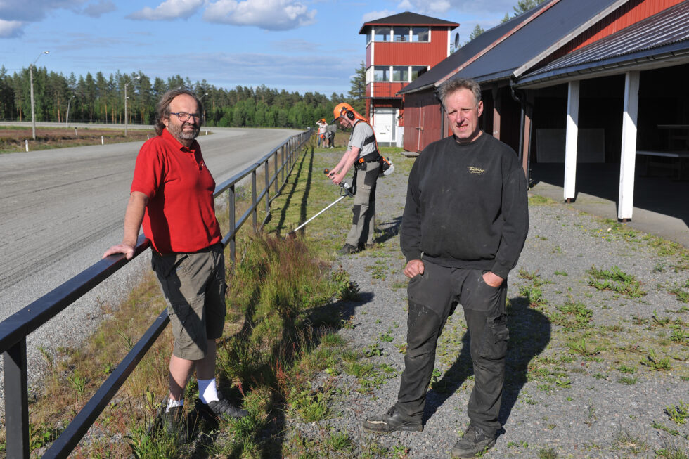 Svein Olaf Sæter og leder for Veterandagene i Lions Eidskog Trond Billingsø er rimelig sikre på at alt skal være klart til Veterandagene 1-3 juli.