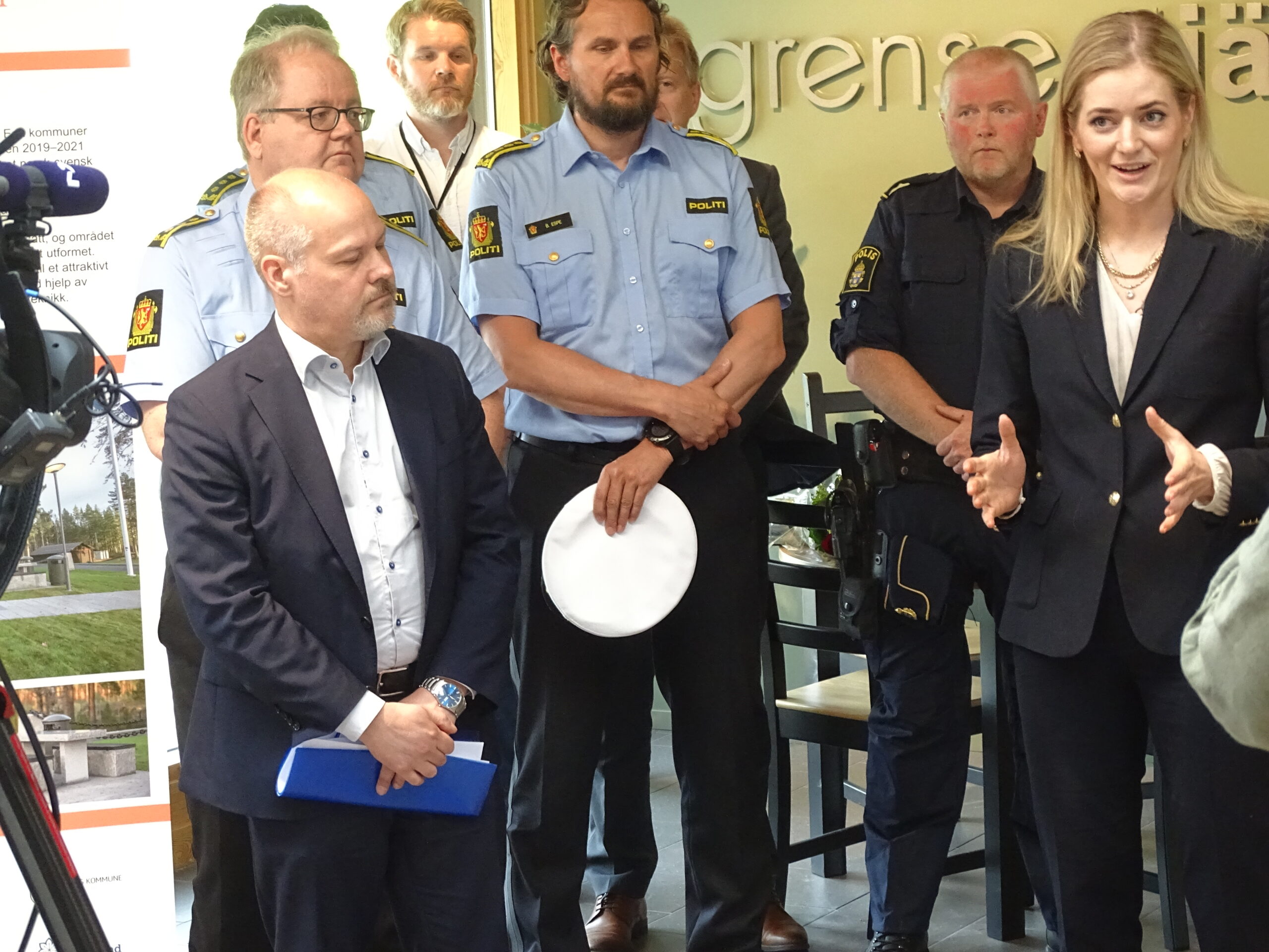 Begge ministrene talte før snorklippen.