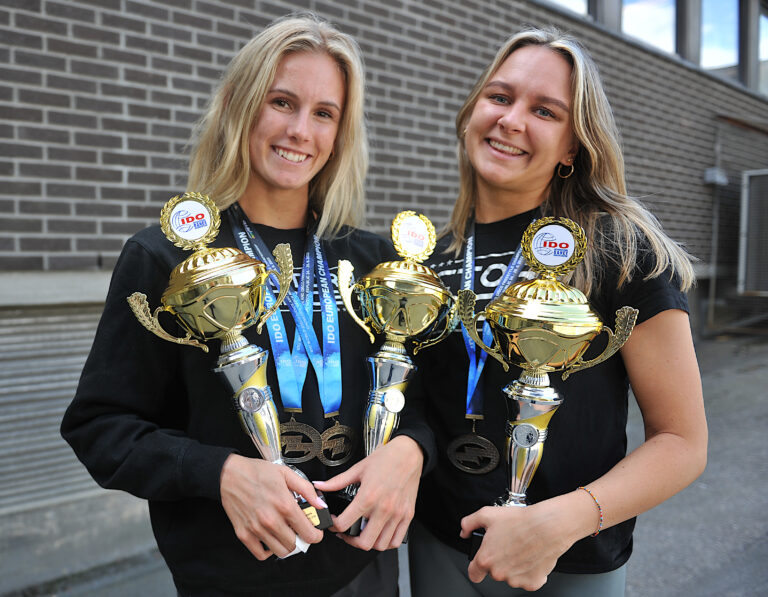 Andrea Løvlien Solbjør fra Kongsvinger og Ronja Grønnerud Fjeld fra Eidskog tok to gull i EM for diskodans i Chomutov i Tsjekkia.