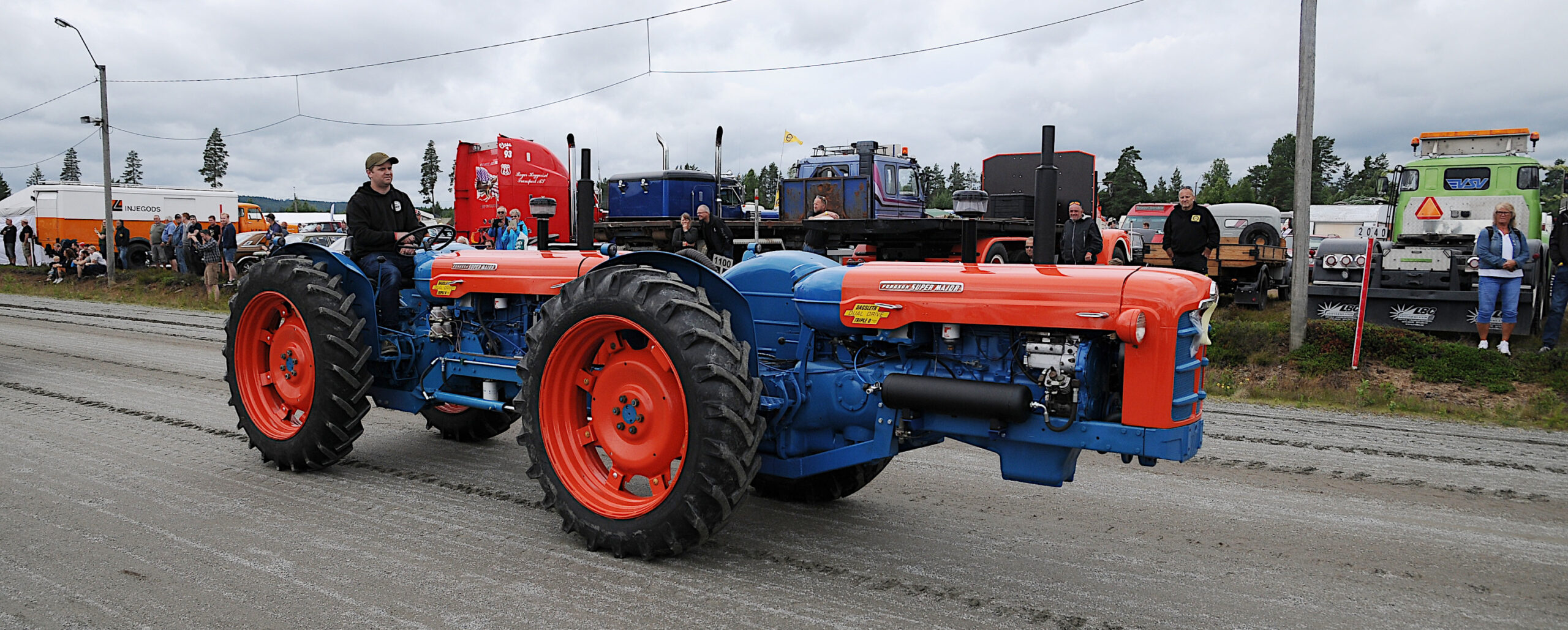 Dragseth dual drive fra Asker, produsert i England/Norge, 1962/2022 modell, 5,9 liter + 5,9 liter, 110+110 hestekrefter.