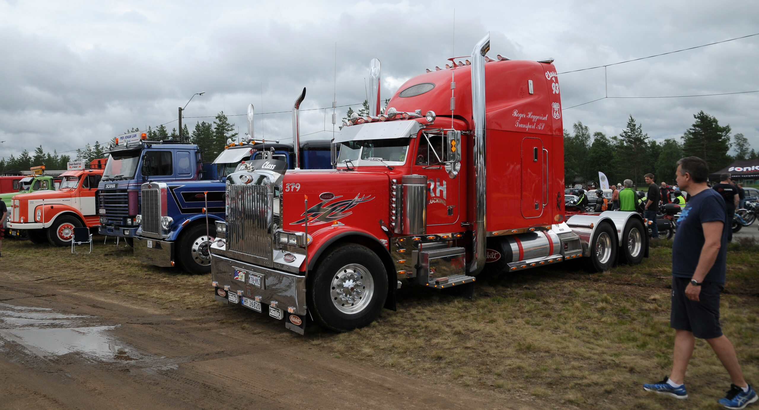 Peterbilt 379, 1993 modell, 14,7 liter og 425 hestekrefter. Bor på Vinger.