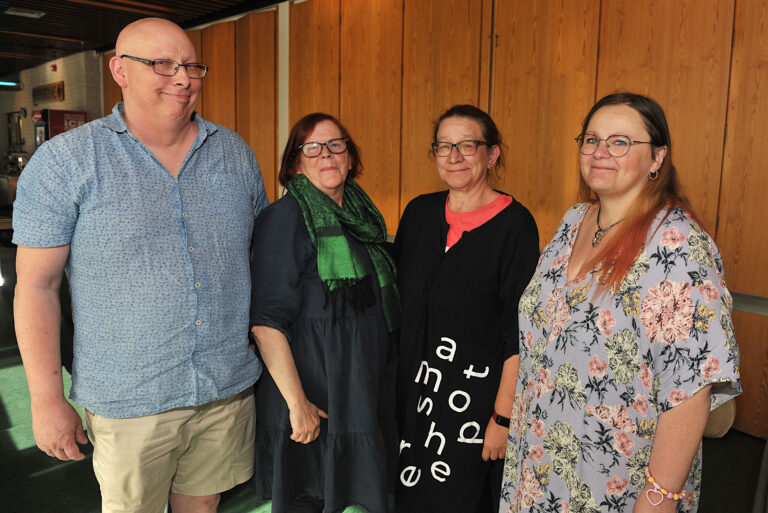Representanter for nominasjonskomiteen i Rødt Eidskog, fra venstre Iver Neumann-Korsgaard, leder for Rødts Kongsvinger Torunn Arnesen, Andrea Anastasia Koropis og Annette Neumann-Korsgaard.