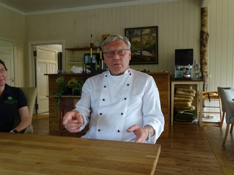 Max Ivan Lindkjølen har alliert seg med NHO-jurister for å kunne selge sin vin fra egen butikk.
