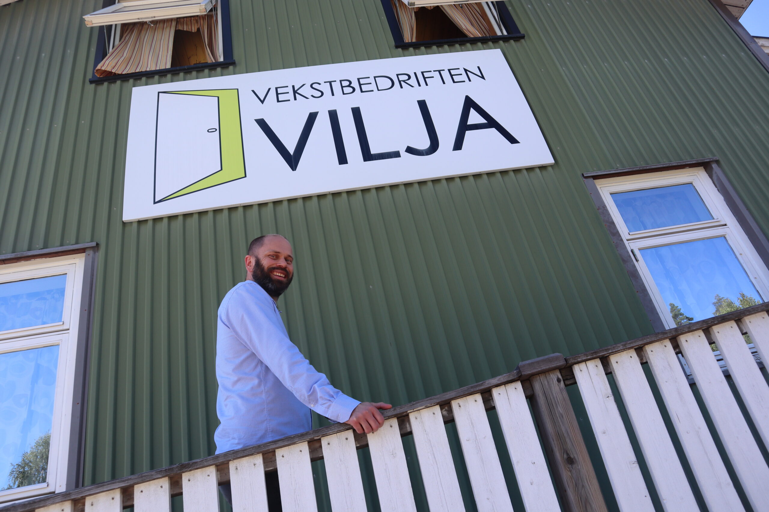 Vekstbedriften Vilja AS på Skotterud opplever stor etterspørsel etter ved om dagen. Daglig leder Lars Erik Brenna økte produksjonen i vinter, men enda kunne han ha solgt mer ved..