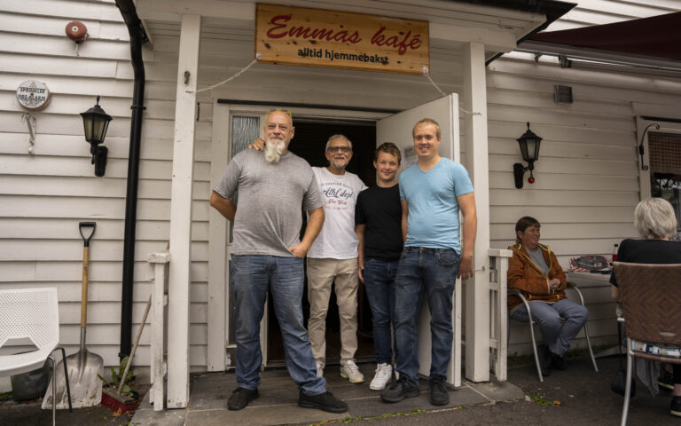 Navnet på kaféen skal forandres, men foreløpig er det nye navnet en hemmelighet. (f.v) Kai Øverby, Jon Thorgersen, Leon Aleksander Thorgersen og Thomas Thorgersen.
