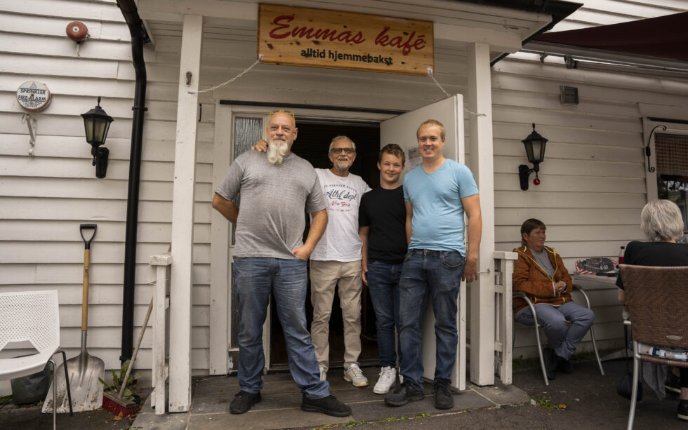 Navnet på kaféen skal forandres, men foreløpig er det nye navnet en hemmelighet. (f.v) Kai Øverby, Jon Thorgersen, Leon Aleksander Thorgersen og Thomas Thorgersen.