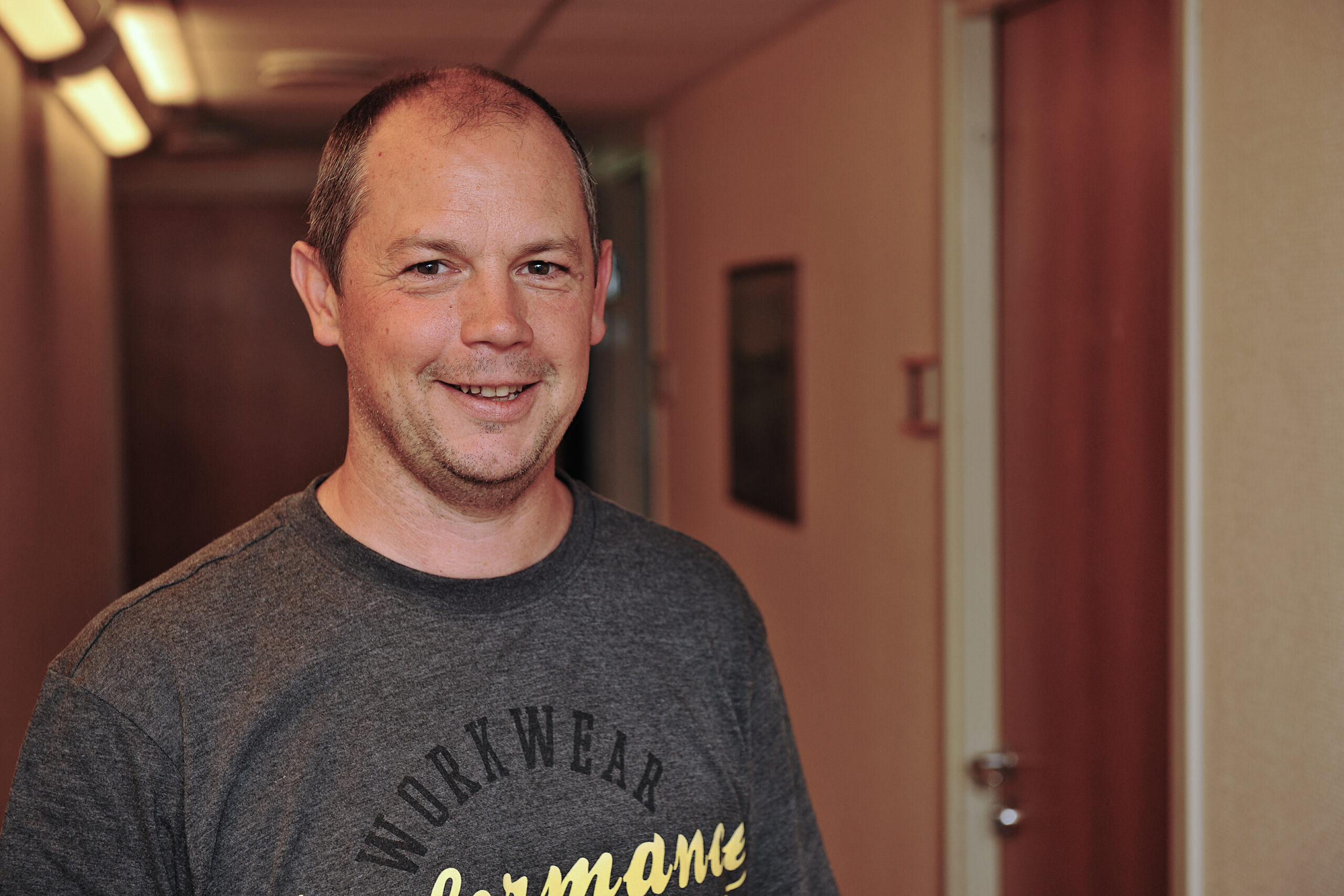 VVA-ansvarlig Ole Christian Hanestad i Eidskog kommune ber folk om å kaste kvist, lau og gras på hageavfallsmottaket.