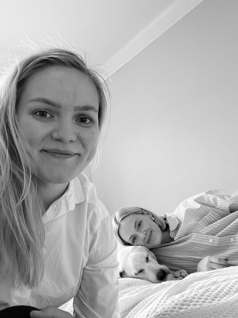 Matilda Gressberg (fremst), her sammen med kjæresten Rikke og parets hund Dolly, følte hun måtte få ut frustrasjonen etter terroren rundt Pride i sommer. Dermed skrev hun sin første norske låt.