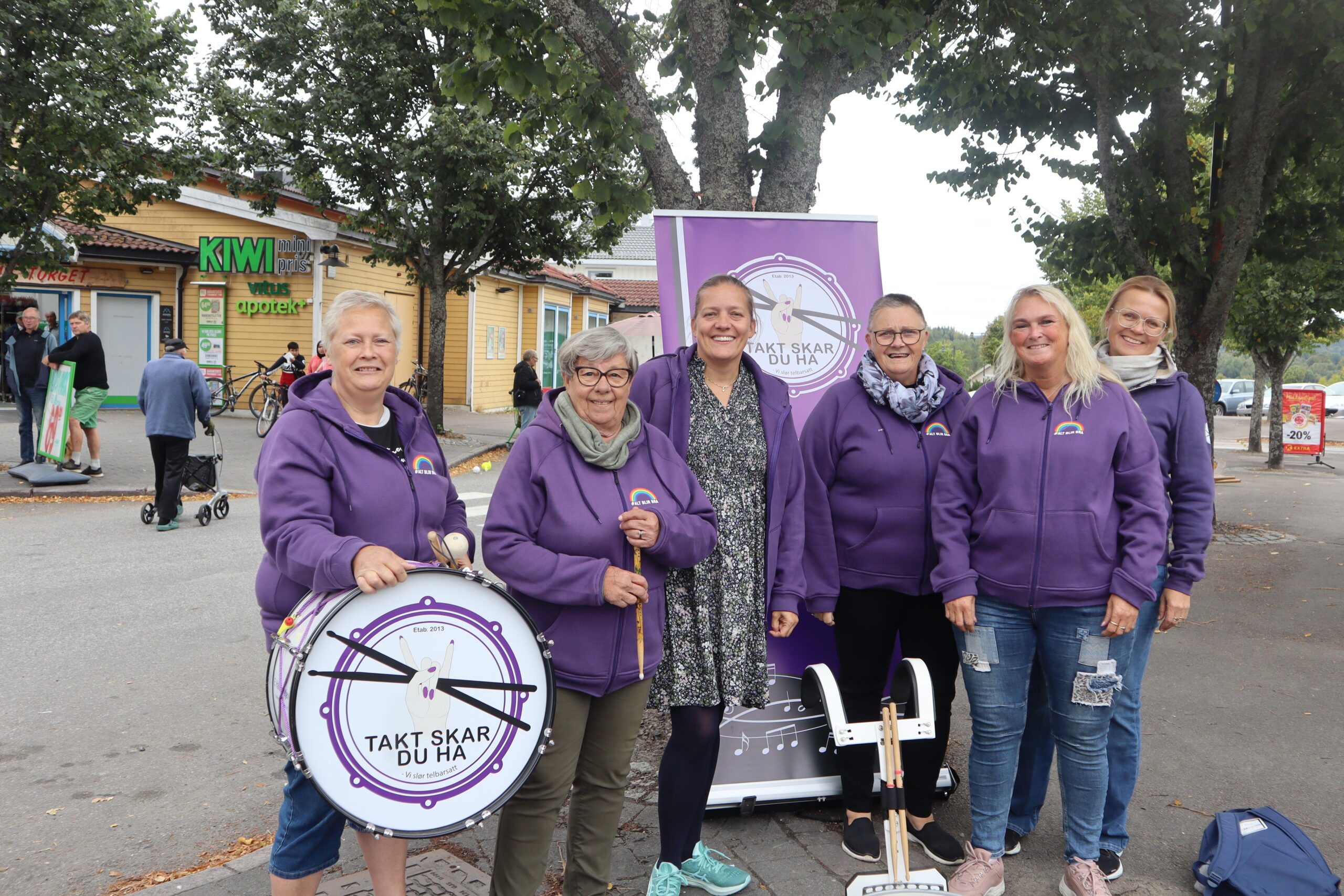 Takt skar du ha. May Unni Vestli (t.v), Kari Rinden, Mari Anne Langbrumoen, Kikki Kvesetberget, Cathrine RIndal og Anne-Hege Sølverud.