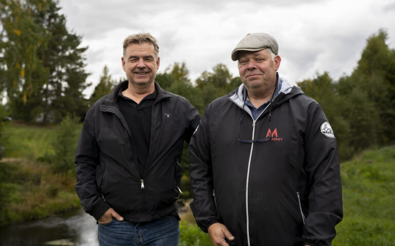 I år er det ti år siden det første Eidskogrøya-trimløpet. Det skal feires med konsert. (f. v.) Tom Strandberg og Stig Jacobsen.