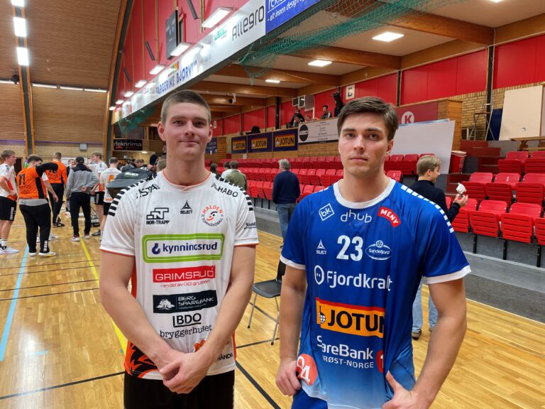 Jørgen (t.v.) og Halden vant kveldens NM-kamp mot lillebror Anders og Sandefjord.