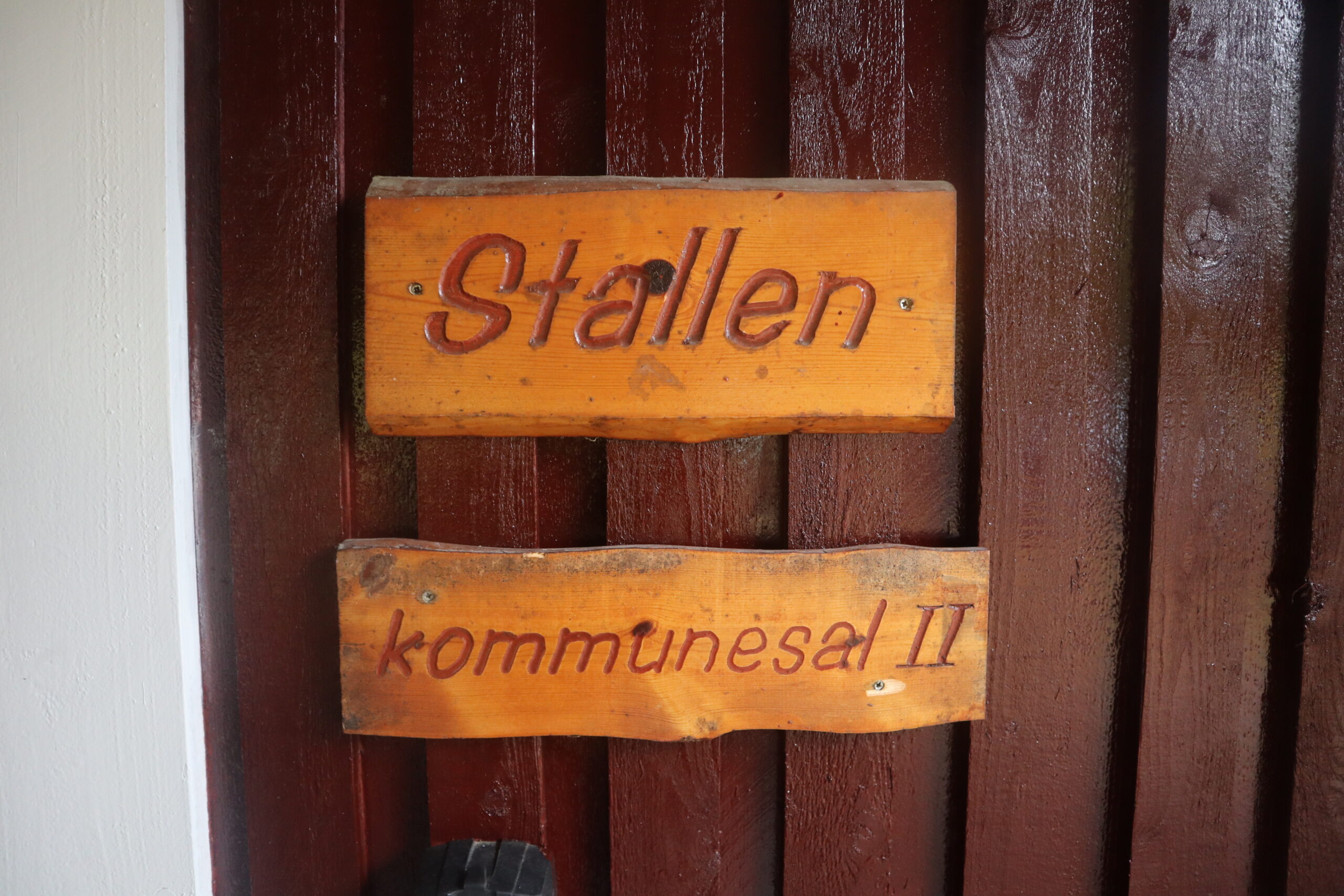 Det har tidligere blitt holdt kommunestyremøter i salen.