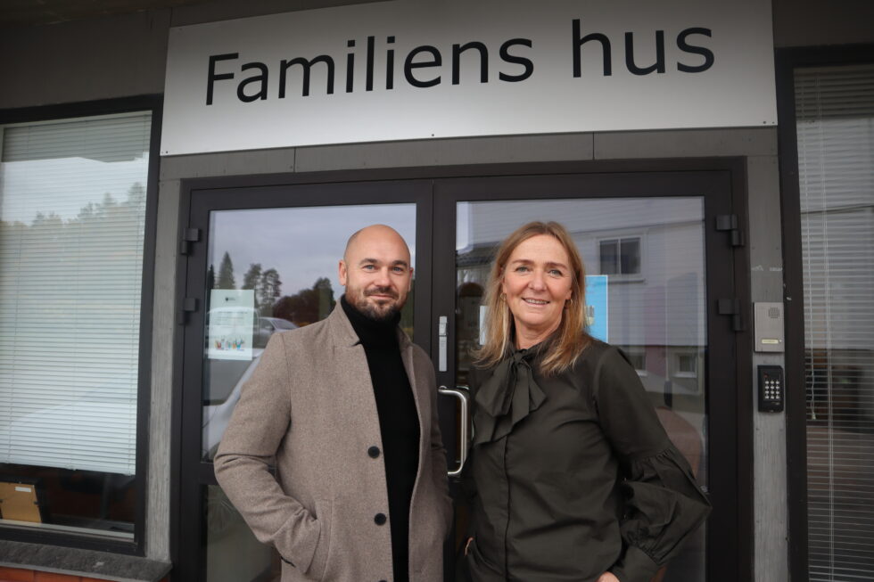 Daniel Karlsen og Ragnhild Hegerberg Fagerheim jobber nesten døgnet rundt for å ta vare på flyktningene.