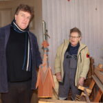 Kantor i Eidskog, Lars Alexander Mensonides (t.v.), og orgelbygger Henrik Brinck Hansen gleder seg til det gamle orgelet står fremme, godt som nytt.
