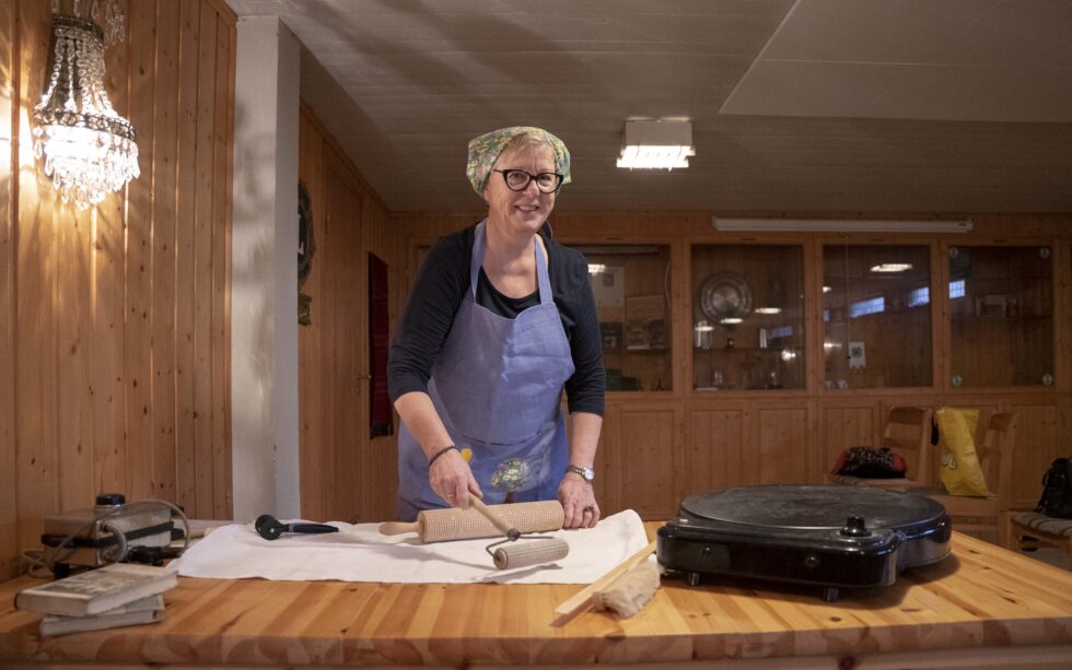 Lederen i Bygdekvinnelaget i Eidskog, Marianne Rundgren, synes det er viktig at de yngre får muligheten til å lære.