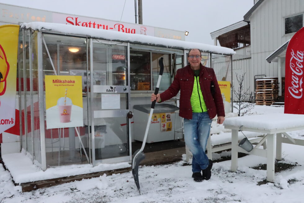 Skøttru-Bua holder til utendørs året rundt.