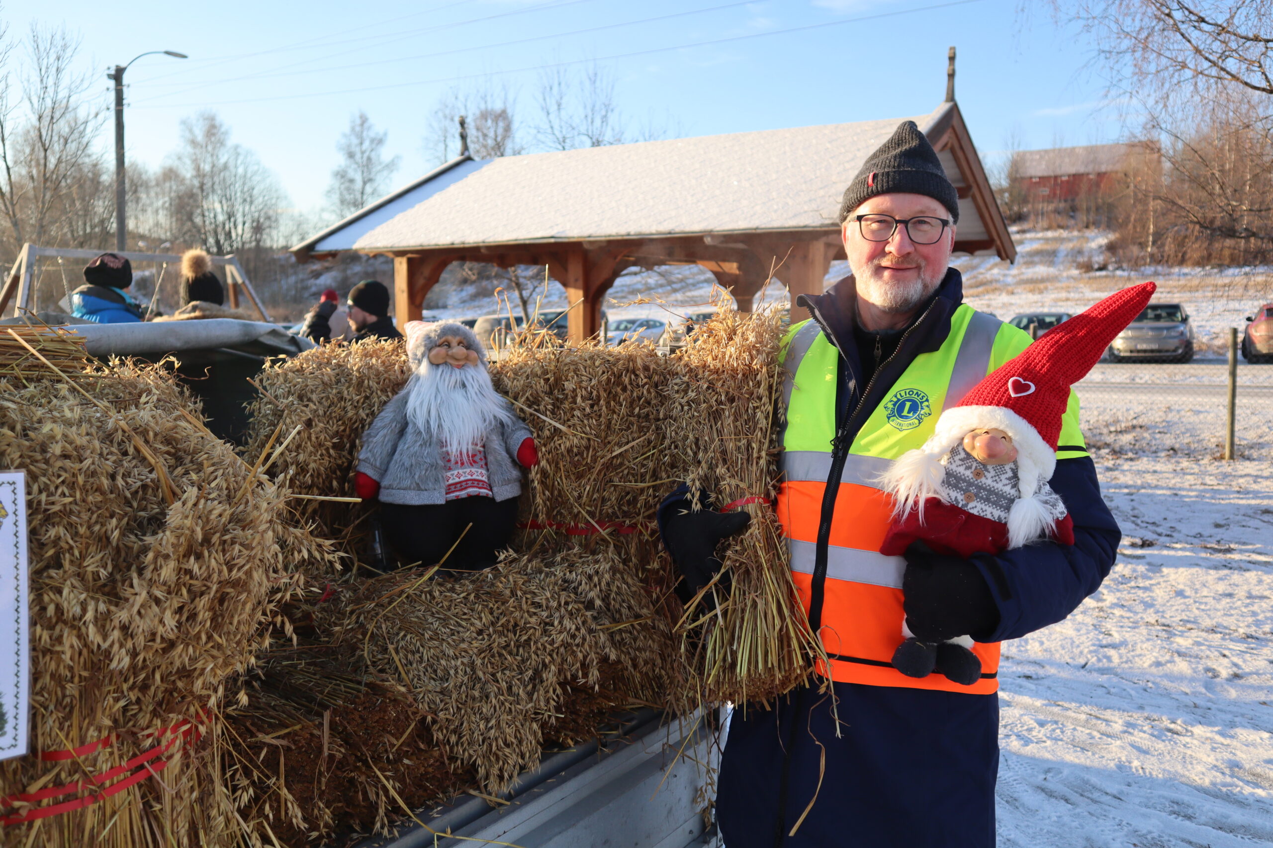 Jan Arne Storvik er president i Lions Eidskog og var opptatt med salg av julenek på julemarkedet på Vestmarka