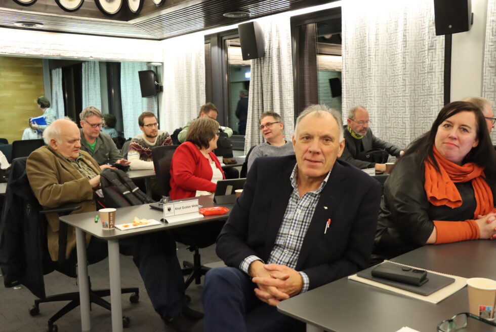 Guttorm Kristiansen og Høyre fikk flertallet med seg for å prioritere ungdomsskolen over sentrumsutvikling.