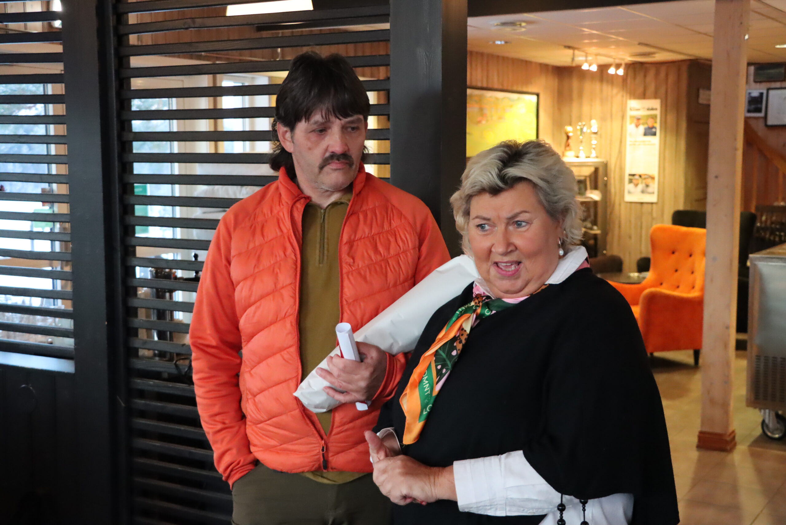 Marianne Smith Magelie delte ut prisen til Joe Fjeld.