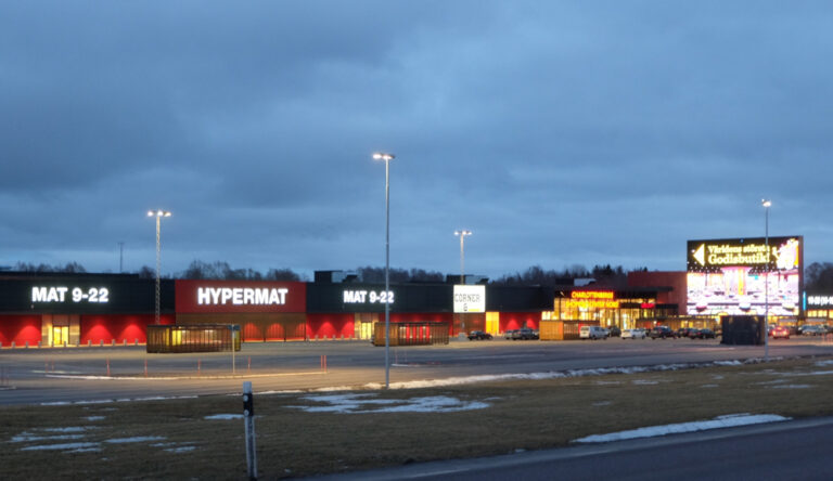 Det er like mye handel over grensa som før, selv om avgiftene på brus og godteri ble fjernet i 2021.