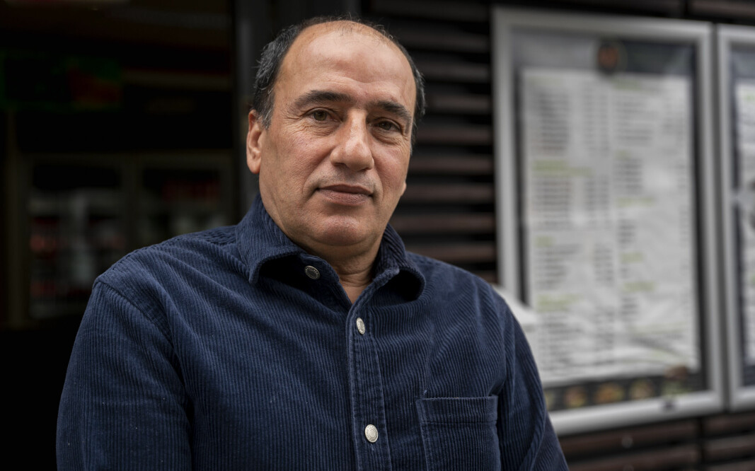 Soleyman Salimi Bani, eieren av bensinstasjonen YX på Magnor, er blitt lurt for 600.000 kroner, men dette er ikke med i den omfattende tiltalen.