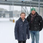 Statssekretær for samferdselsministeren Tom Kalsås (t.v.) til Magnormoen sammen med stortingsrepresentant Nils Kristen Sandtrøen.