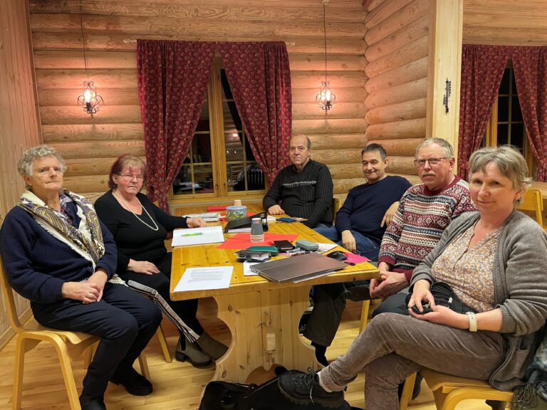 Styret i Norde Eidskog Arbeiderlag: Inger Marie Melgård (t.v), Svanhild Sjøenden, Johnny Torp, Rolf Snertingdal, Dag Arne Granvold og Elida Asp ønsker seg bussen tilbake.