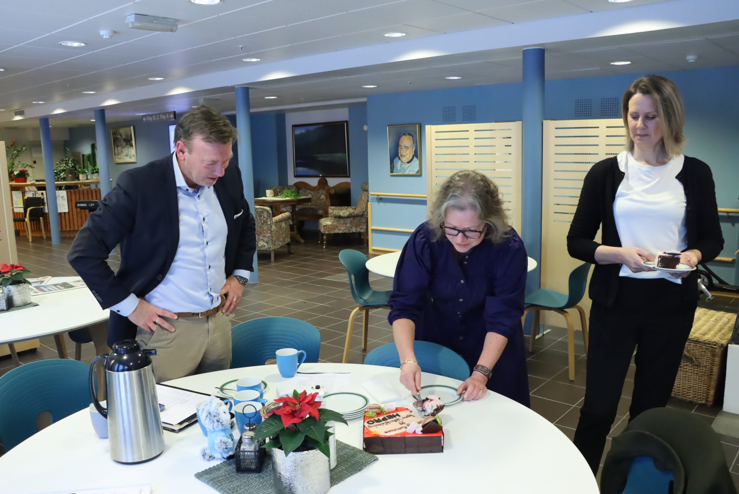 Kake på Helsetunet i Eidskog med besøk fra Hepro.