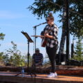 Matilda fra Eidskog er klar med ny musikk. Bildet er tatt under en minikonsert på Hornkjøltårnet i fjor sommer.