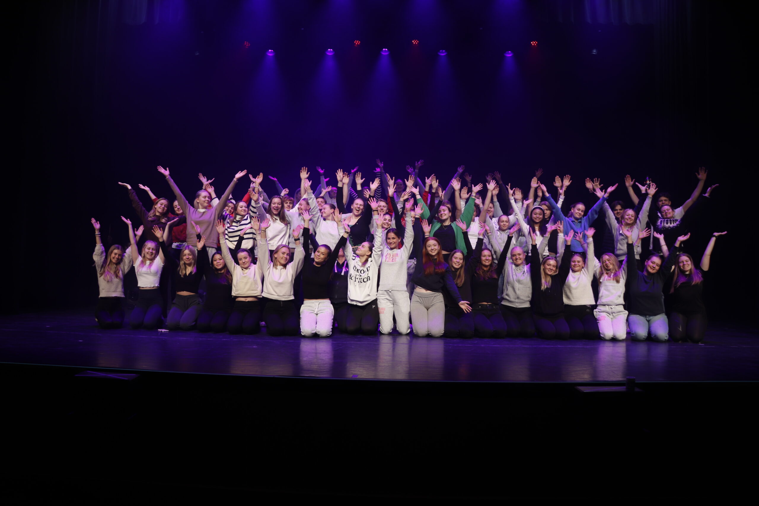 Omtrent 60 russ skal ta Rådhus-Teatret med storm.