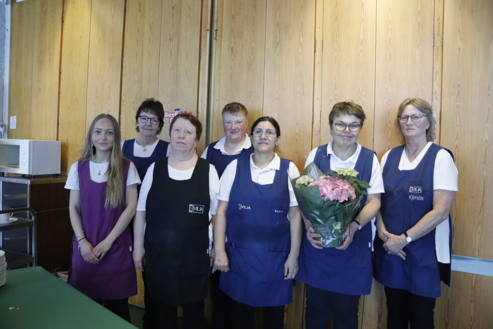 Sunniva Jansen (t.v), Wenche Wilsberg, Britt Bergerud, Marthe Michaelsen, Nasrin, May Sandnes, Kjerstin Haneborg, og Inger Mattisbråten (ikke på bilde) utgjør de ansatte ved kantina.