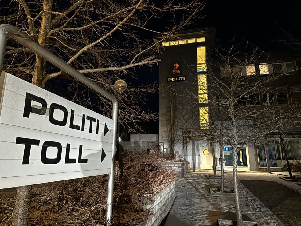 Politi og tollvesen fikk full pott da de kontrollerte bilen som kom inn over Magnormoen i november. Beslaget på nærmere 35 kilo hasj etterforskes for fullt.