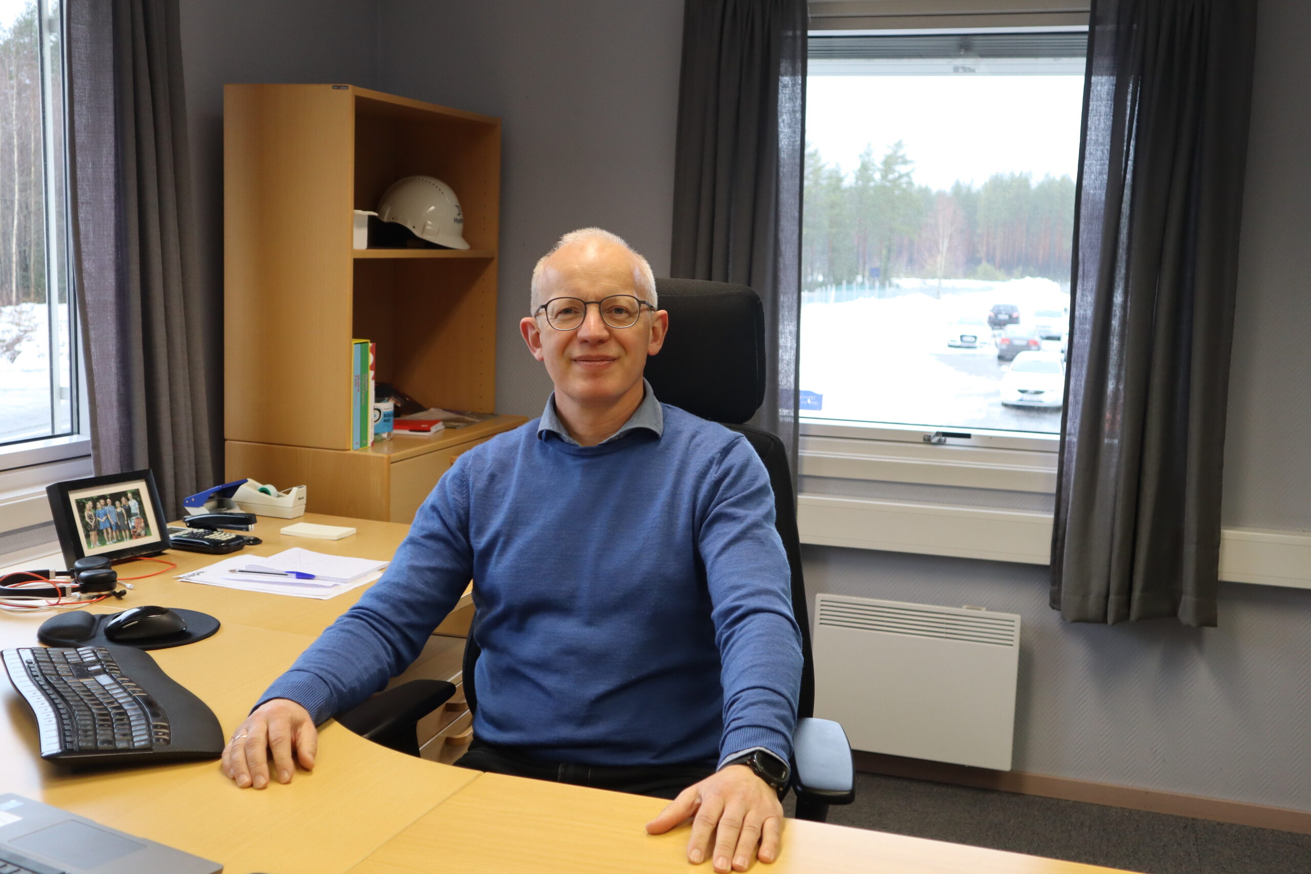 Peter Uhrenholt har funnet seg til rette i sitt nye kontor