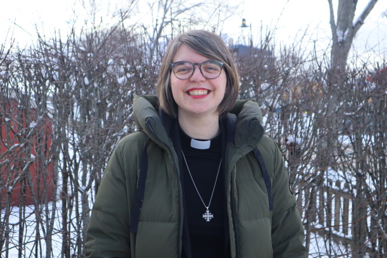 Bettina Eckbo sogneprest i Eidskog forteller om påsken og kirkens aktiviteter i denne høytiden.