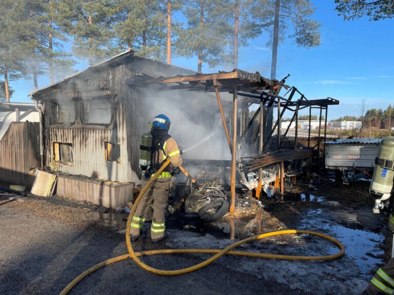 Campingvognen er totalt utbrent.