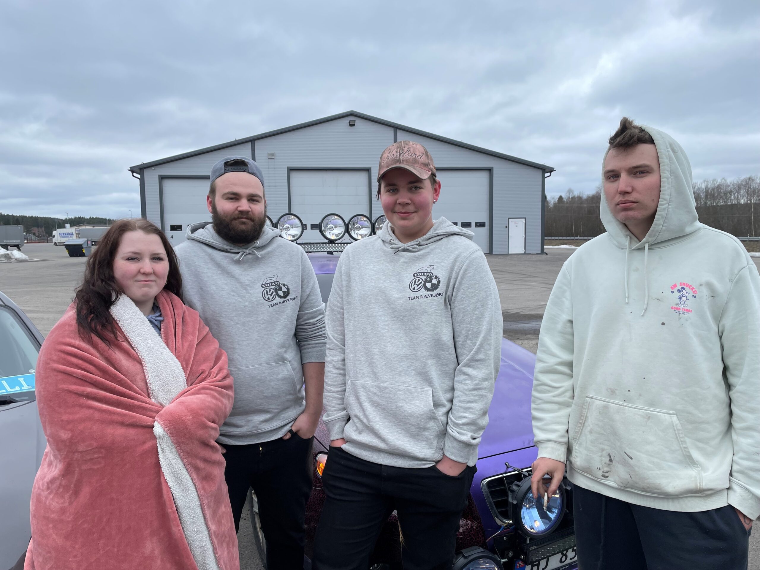 Kaldt og godt, men noen av medlemmene i Team Rævkjørt møtte opp. (F.V.) Linn Amalie Bekkeli, Ole-Martin Kval, Marcus Kval Harfaldet, og Lars Jackson Holen.