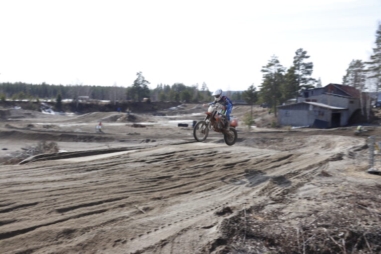 Det var full fart på MX-banen 2. påskedag.