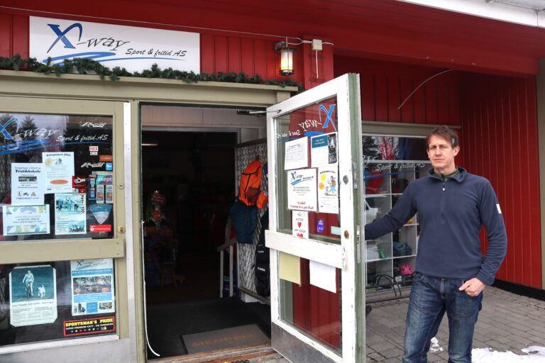 Tor Fredriksen hos X-way Sport & fritid på Skotterud mener at el-sykkelen er en fin måte og komme seg ut i naturen på.